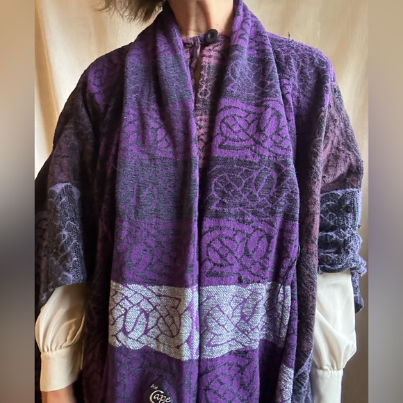 Vintage Irish Wool Blend Cape - Picture 3 of 10